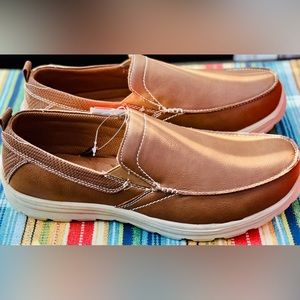 Deer Stags Men’s Everest 2 Slip-On Loafer, Tan, Simulated Leather, Size 9.5W.